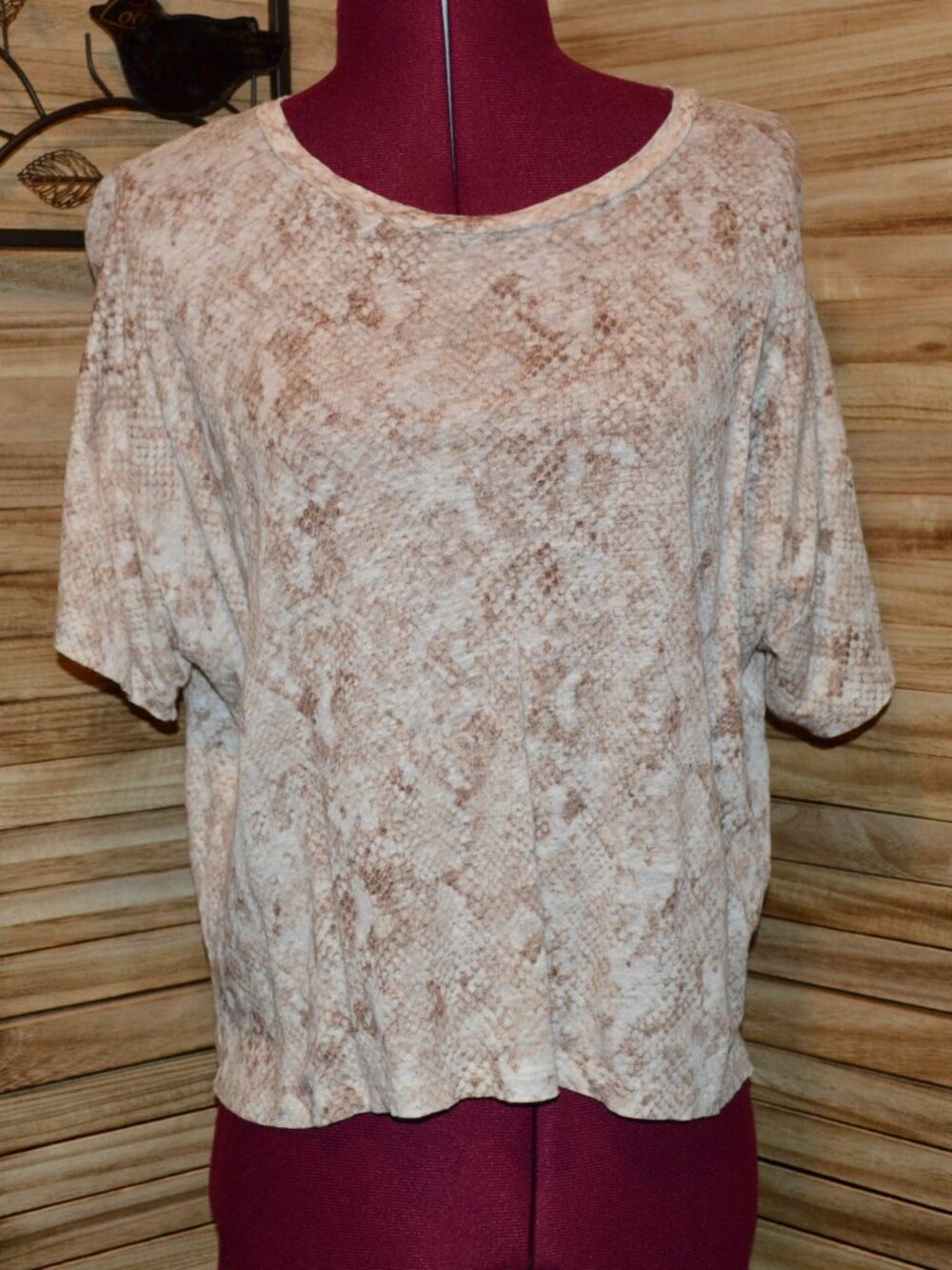 Ann Taylor L Linen Popover Top S/S Tan Snake Print